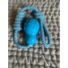 Kép 1/2 - Kötél játék kék színben gumiharanggal